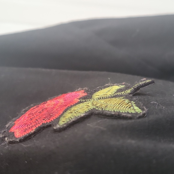 Black Rose crop top sz. M - Picture 6 of 6